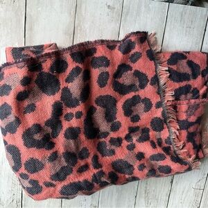 PREOWNED OLD NAVY PINK NAVY BLUE LEOPARD PRINT ONE SIZE BLANKET SCARF